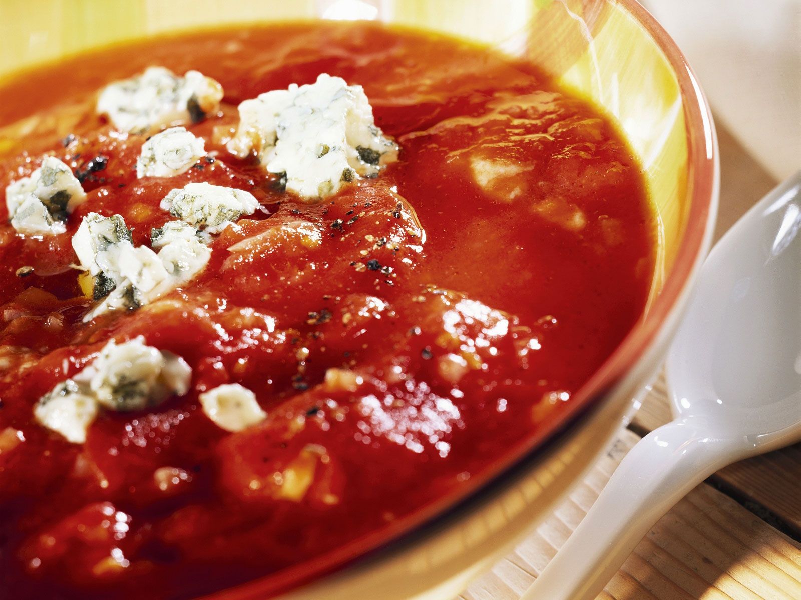 Schnelle Tomatensuppe mit Roquefort