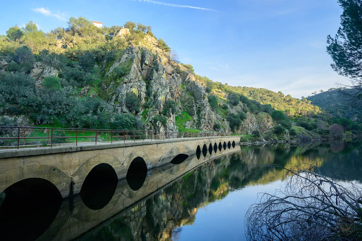 Via Verde de Ojos Negros entlang der Schienen
